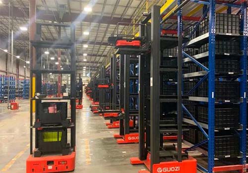 Se han enviado más de 5,000 unidades de robots de elevación de contenedores en todo el mundo