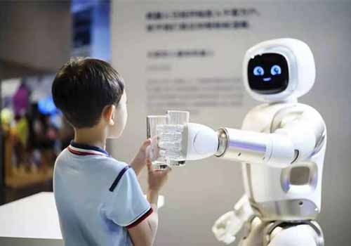 La Conferencia Mundial de Inteligencia Artificial se abre en Shanghai: Fui masajeado por un robot