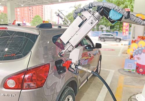 La primera gasolinera robot en la provincia de Henan