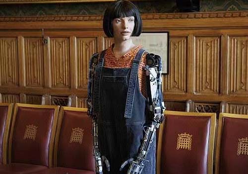 Robot humanoide hizo su debut en el parlamento británico
