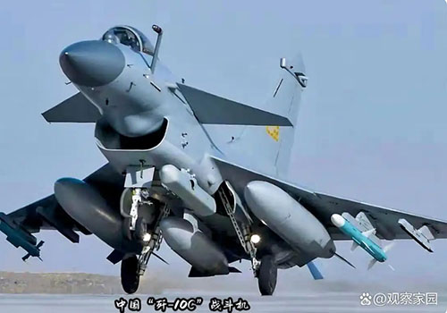 El avión de combate chino J-10C 
